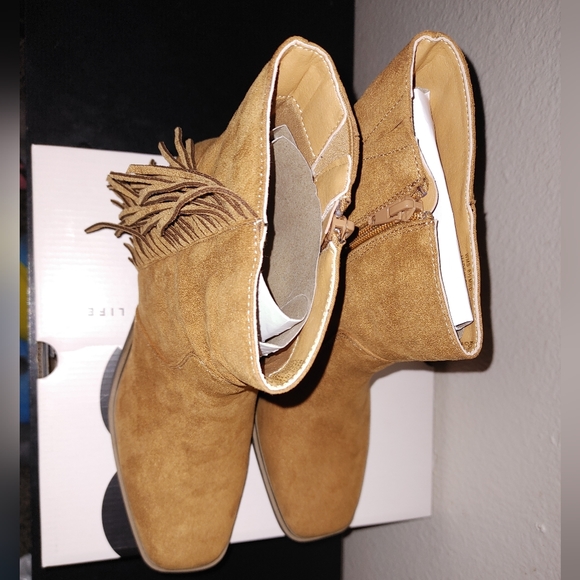 NEW SO Women's Old Fashion Fringe Western Ankle Boots SIZE 8.5 - Picture 2 of 4